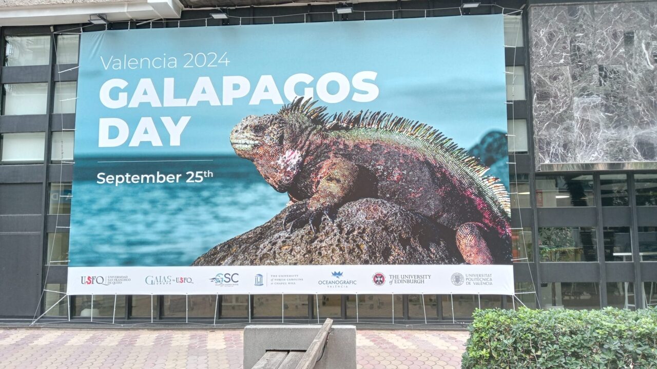 GALAPAGOS DAY_LONA